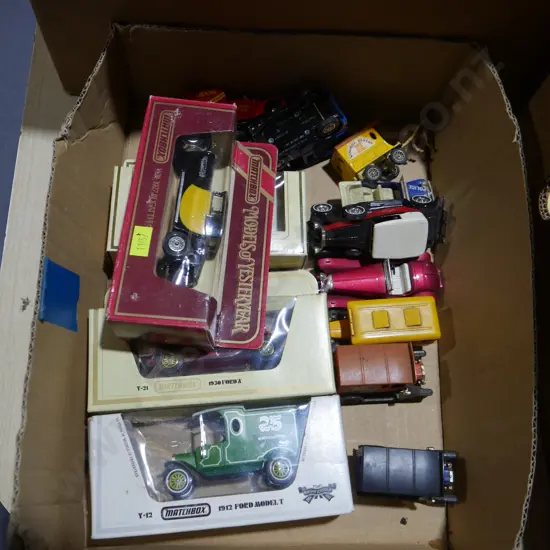 Assorted model cars etc