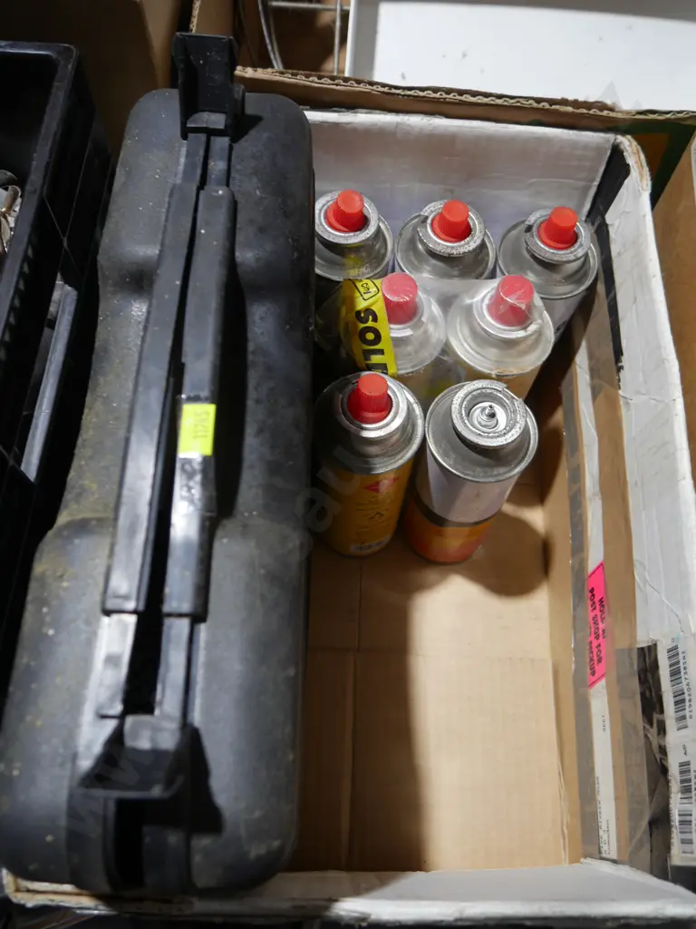 Portable gas cooker and canisters Image 1++
