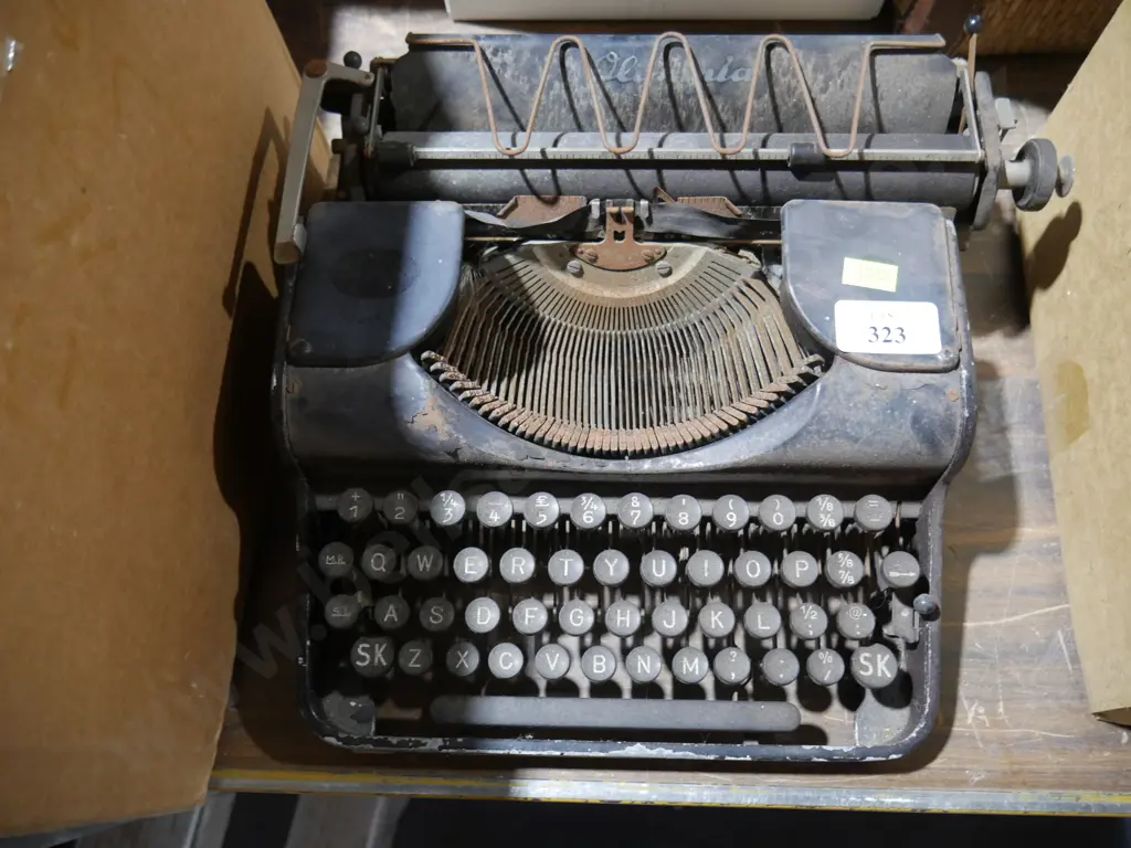 Typewriter Image 1++