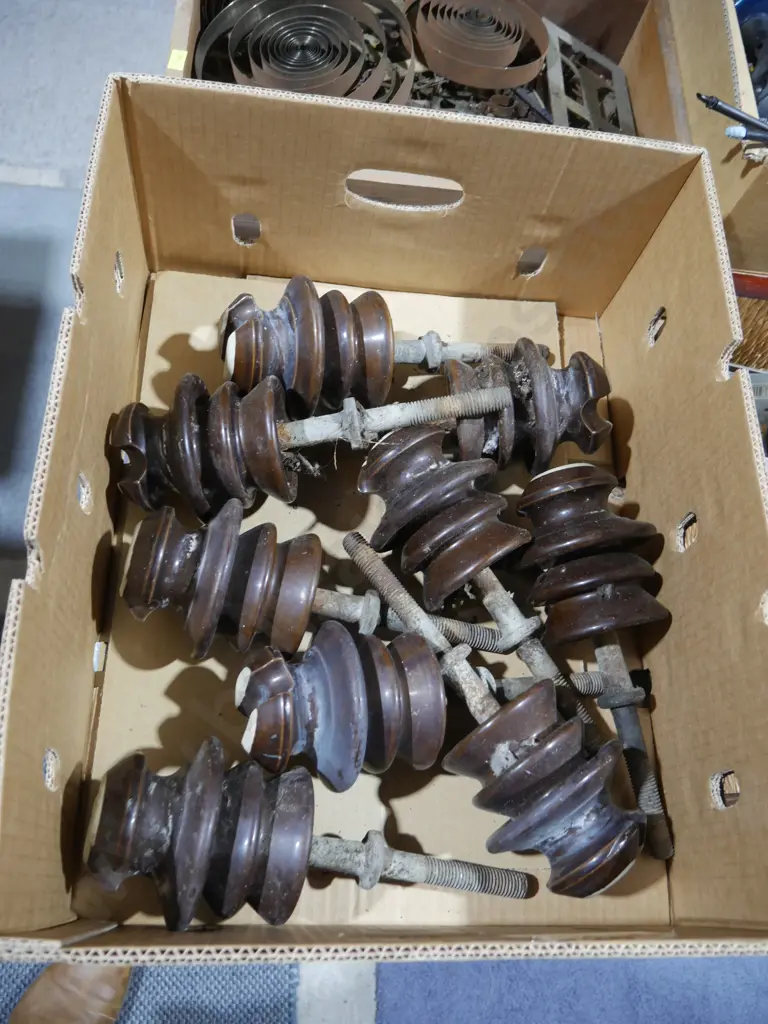 Porcelain insulators Image 1++