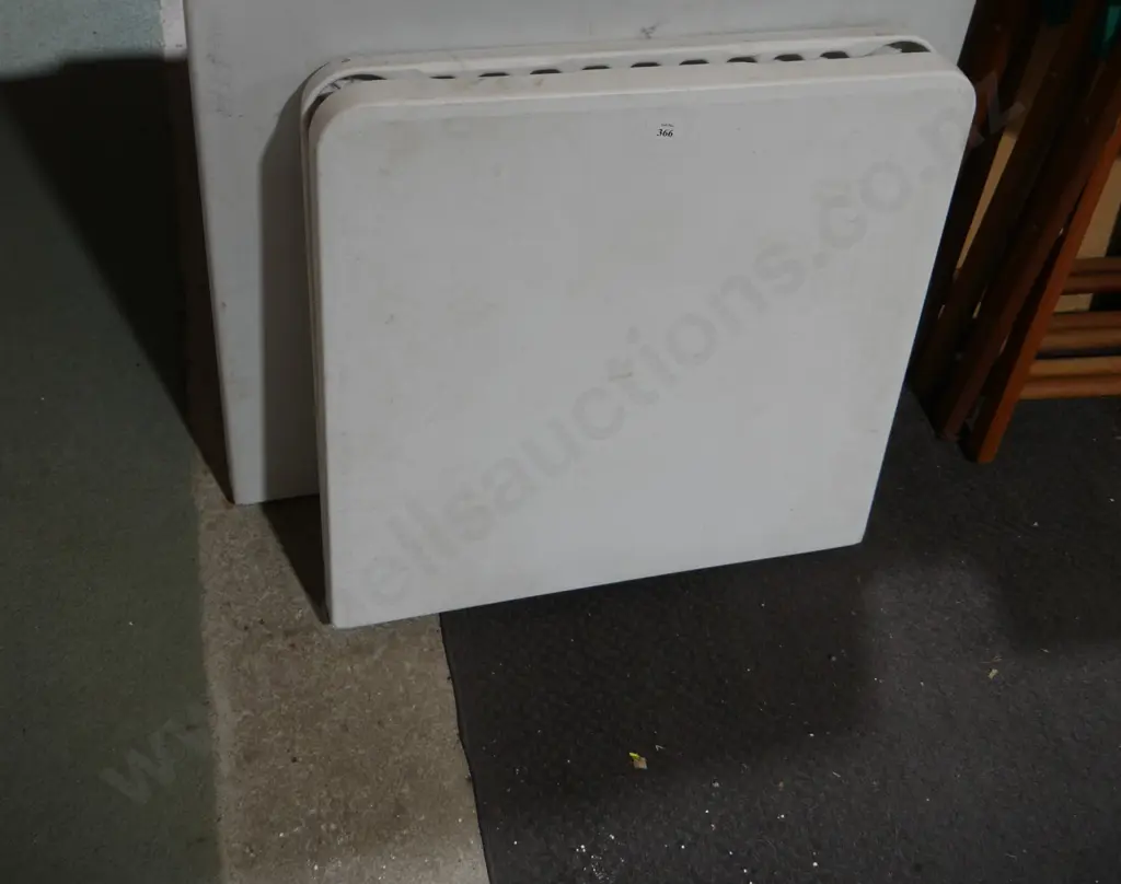 Folding trestle table Image 1++