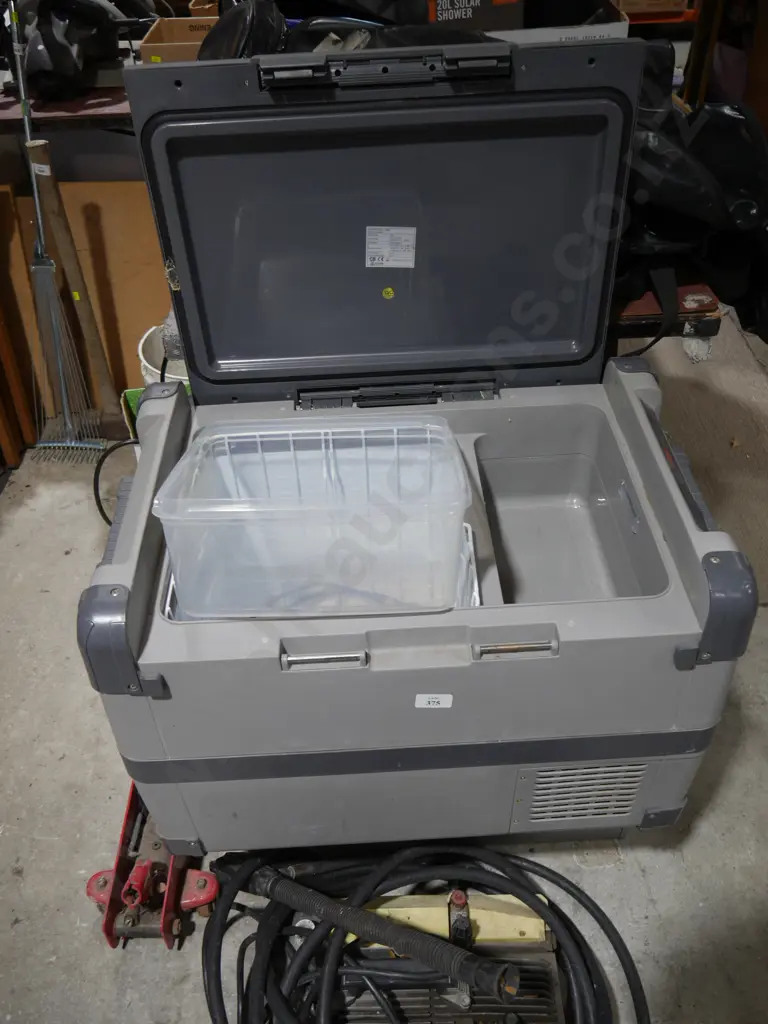 Portable camp fridge Image 1++