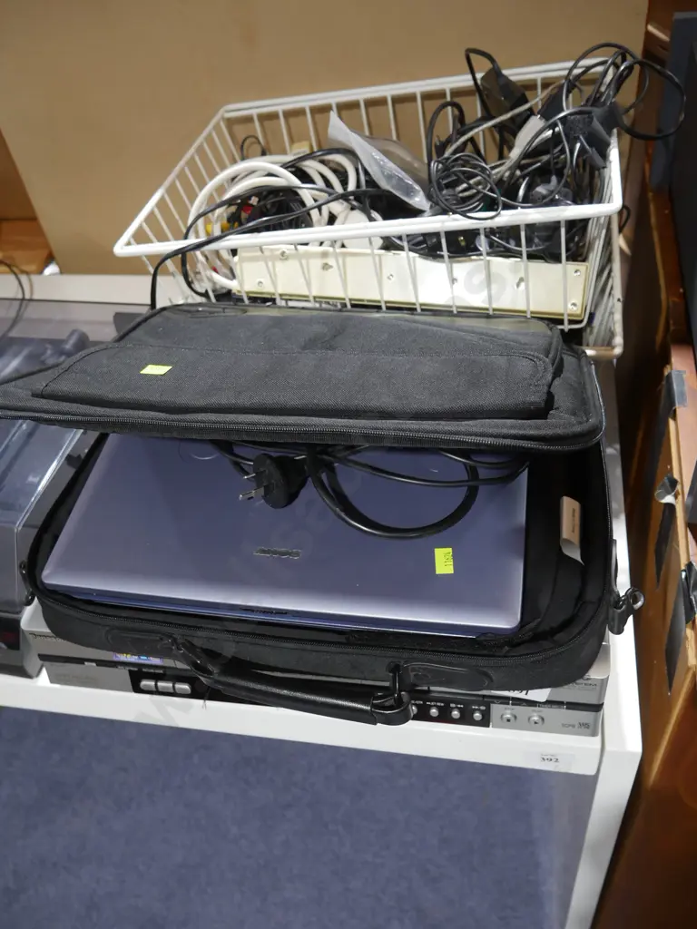 Laptop, video player etc Image 1++