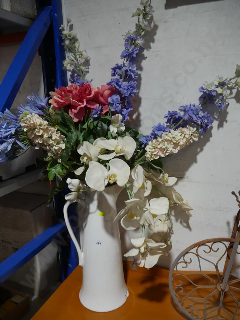 Artificial flowers in vase Image 1++