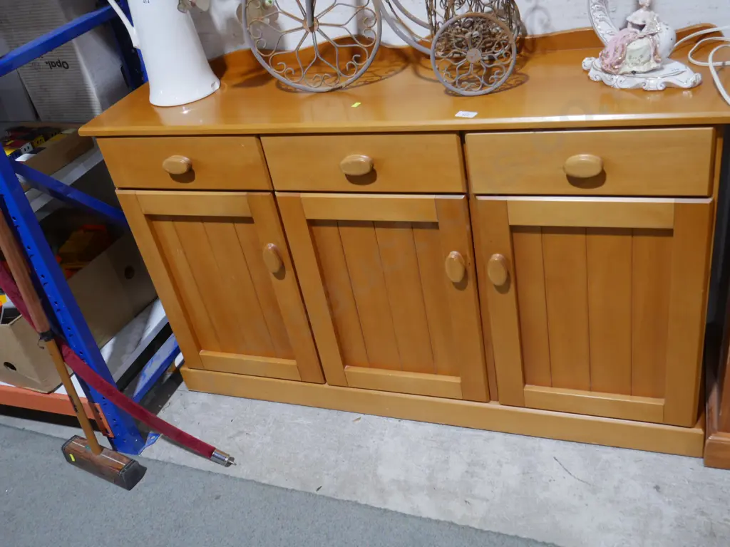 Sideboard Image 1++