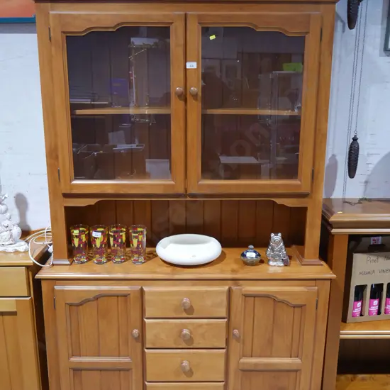 Hutch dresser