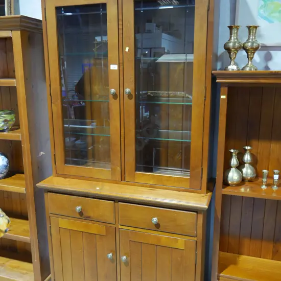 Hutch dresser