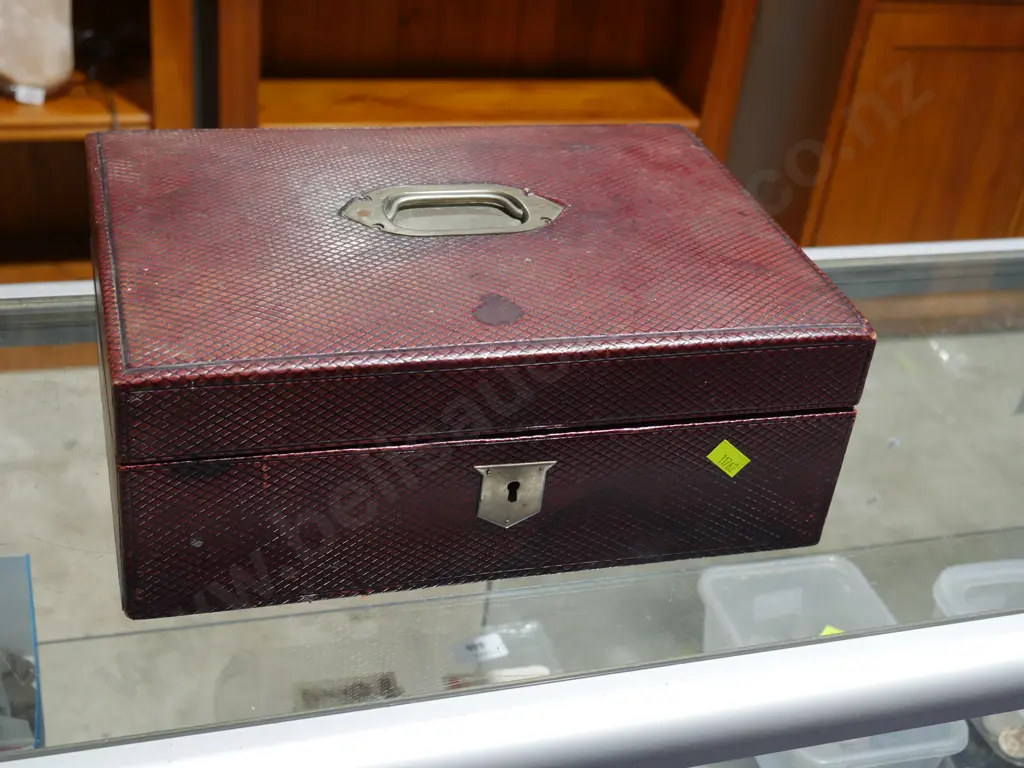 Assorted coins and writing box Image 1++
