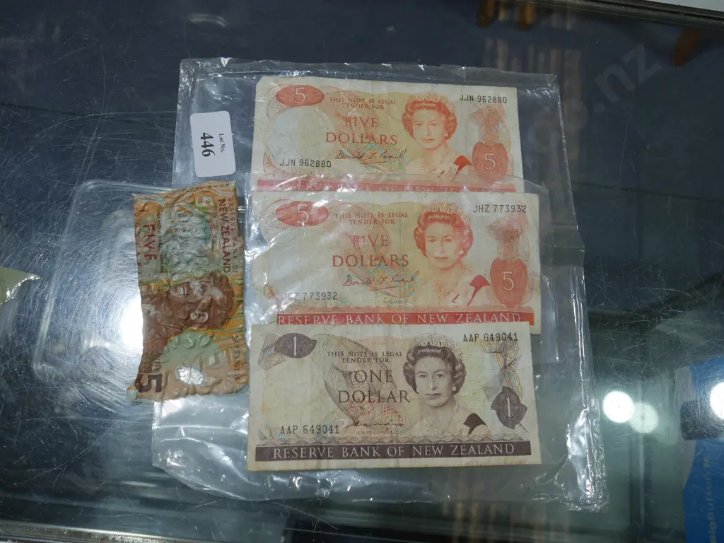 Assorted bank notes Image 1++