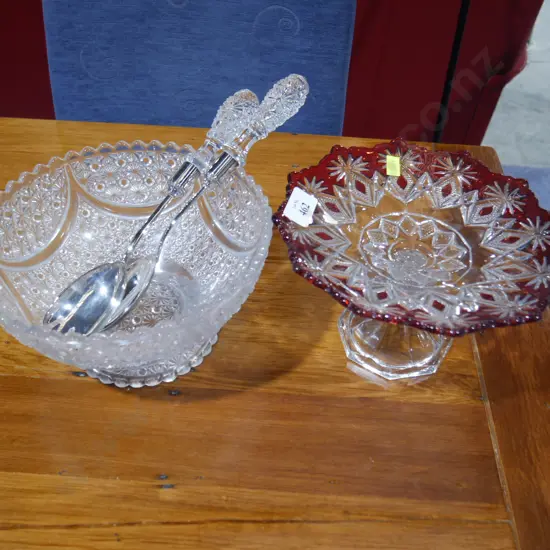 Salad bowl and cake plate