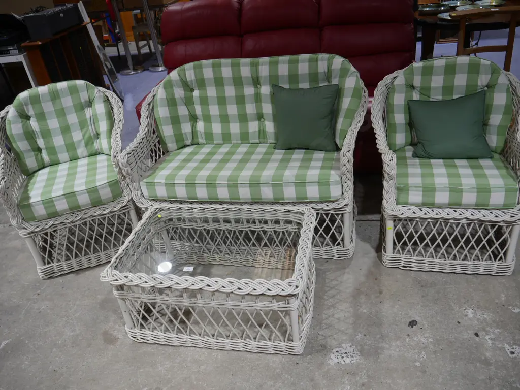 Four piece Cane lounge suite Image 1++