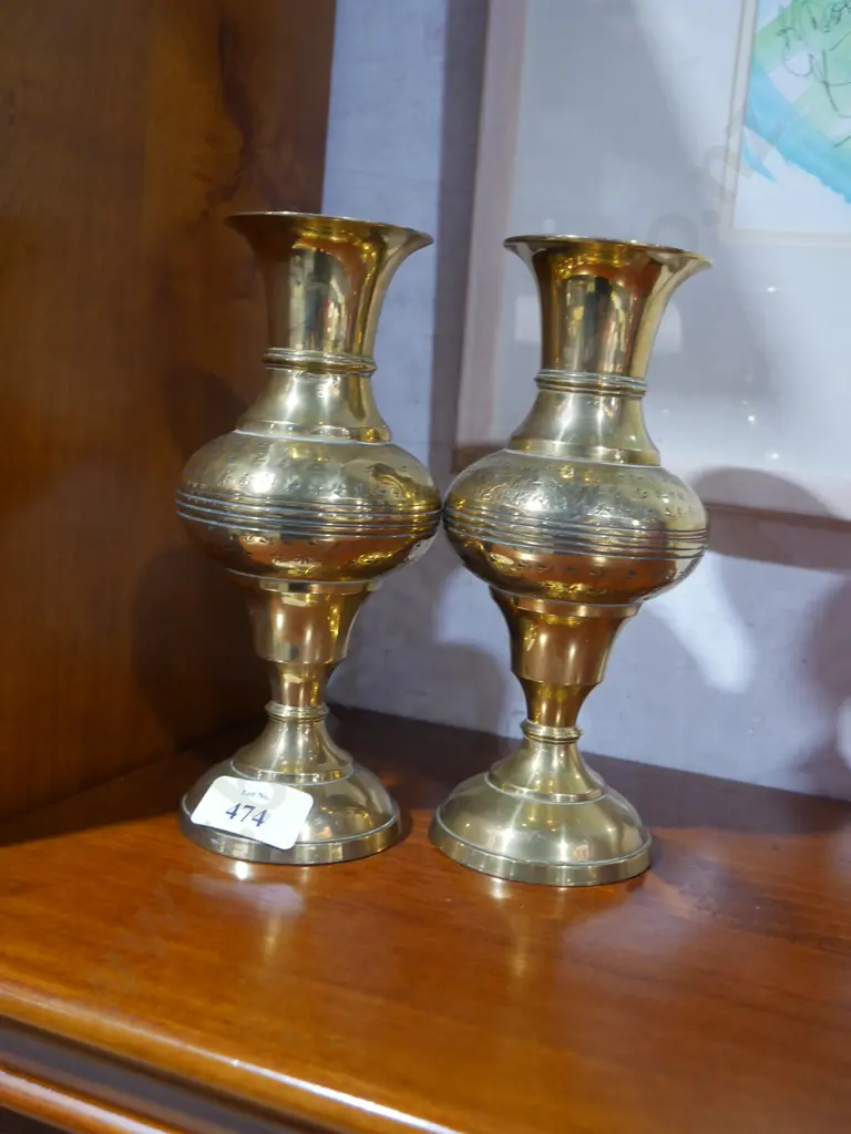 2 brass vases Image 1++