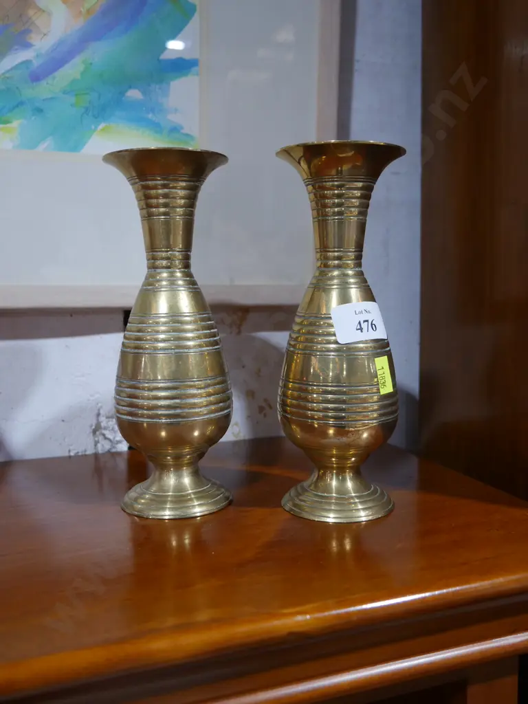 2 brass vases Image 1++