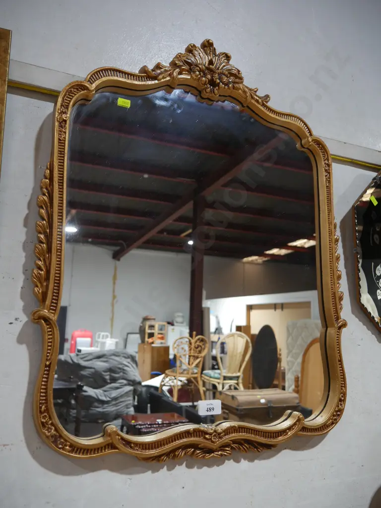 Gold-framed mirror Image 1++