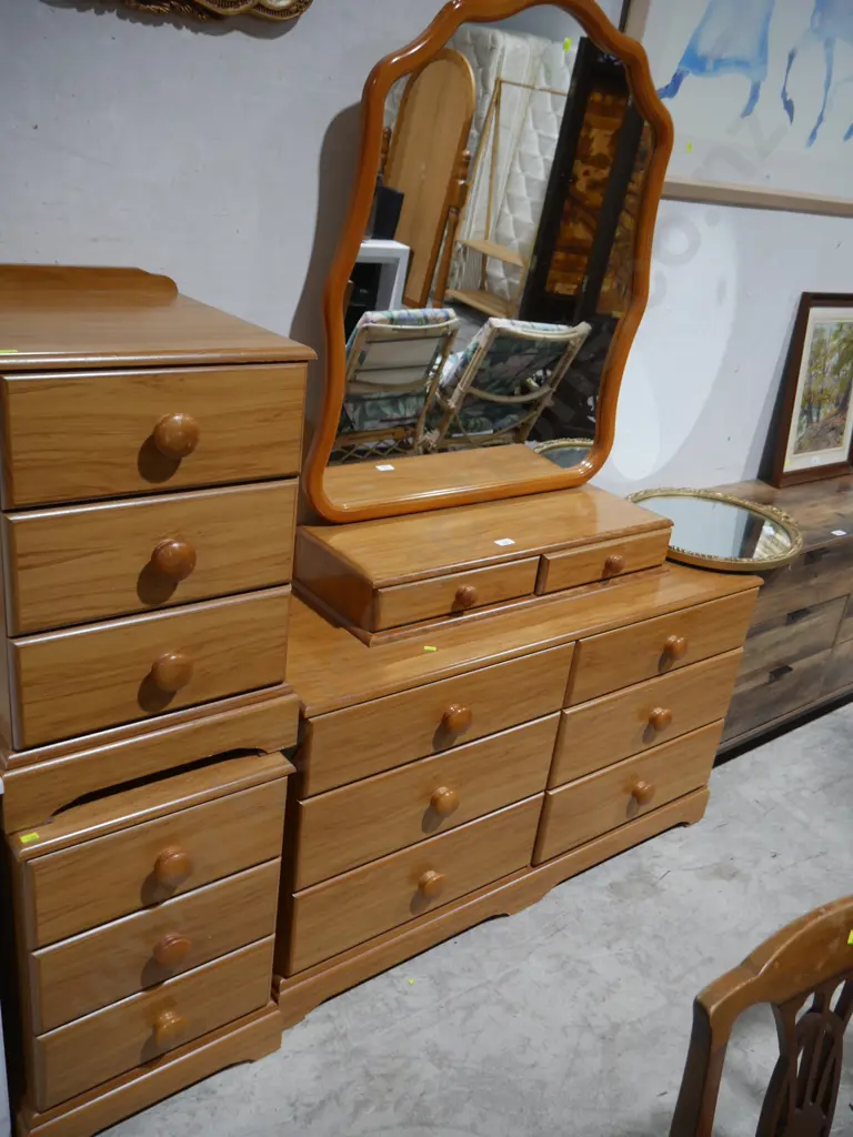 Three piece bedroom suite Image 1++