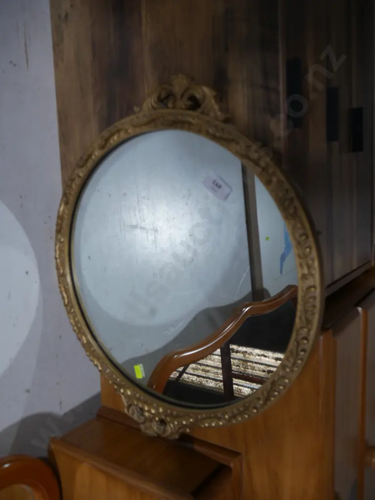 Round gilt frame mirror Image 1++