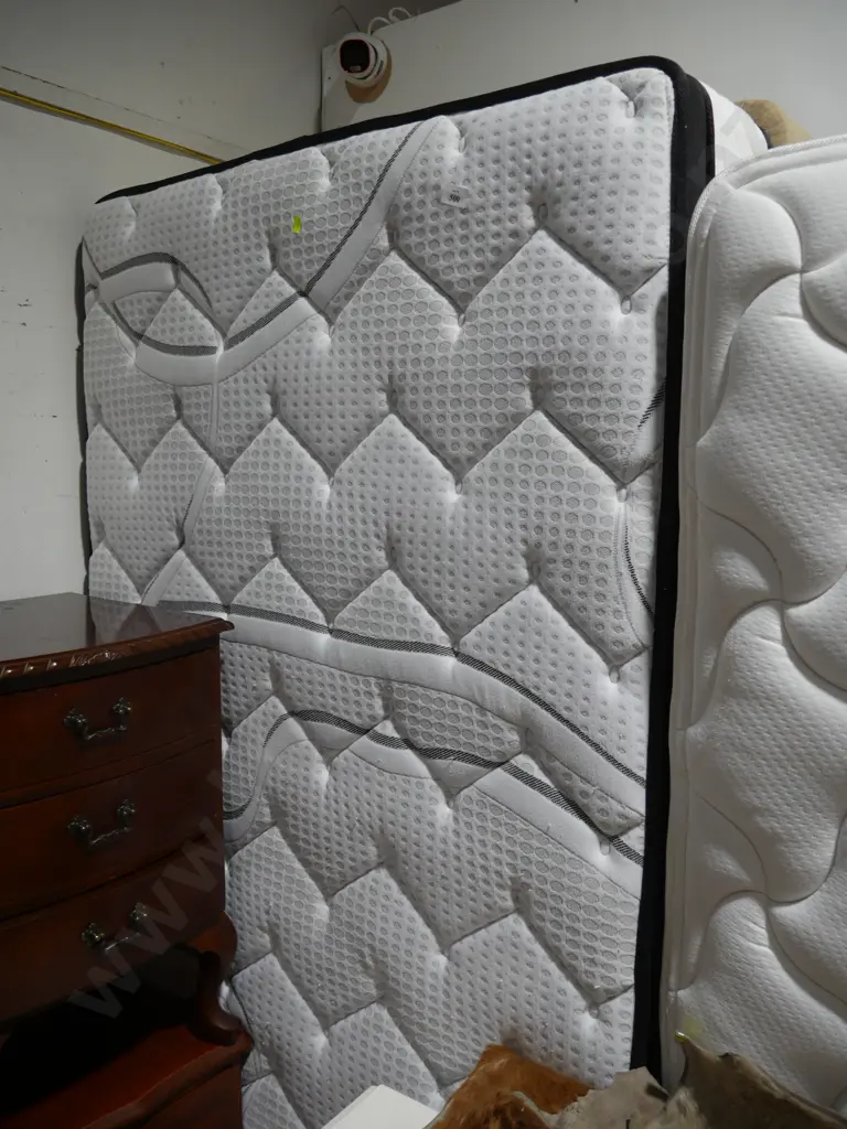 Single king bed Image 1++