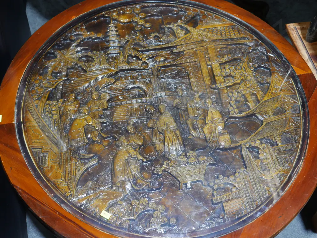 Carved coffee table Image 1++