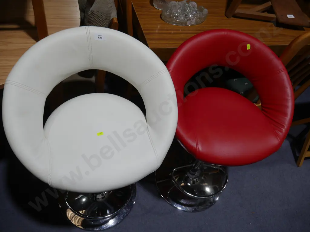 2 bar stools Image 1++