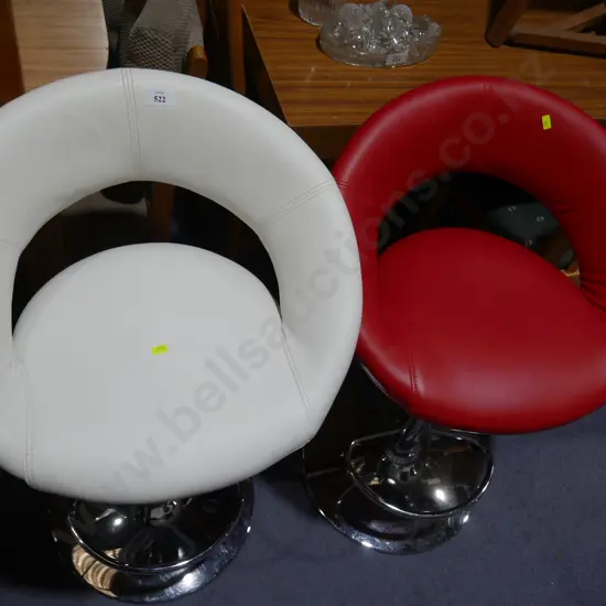 2 bar stools