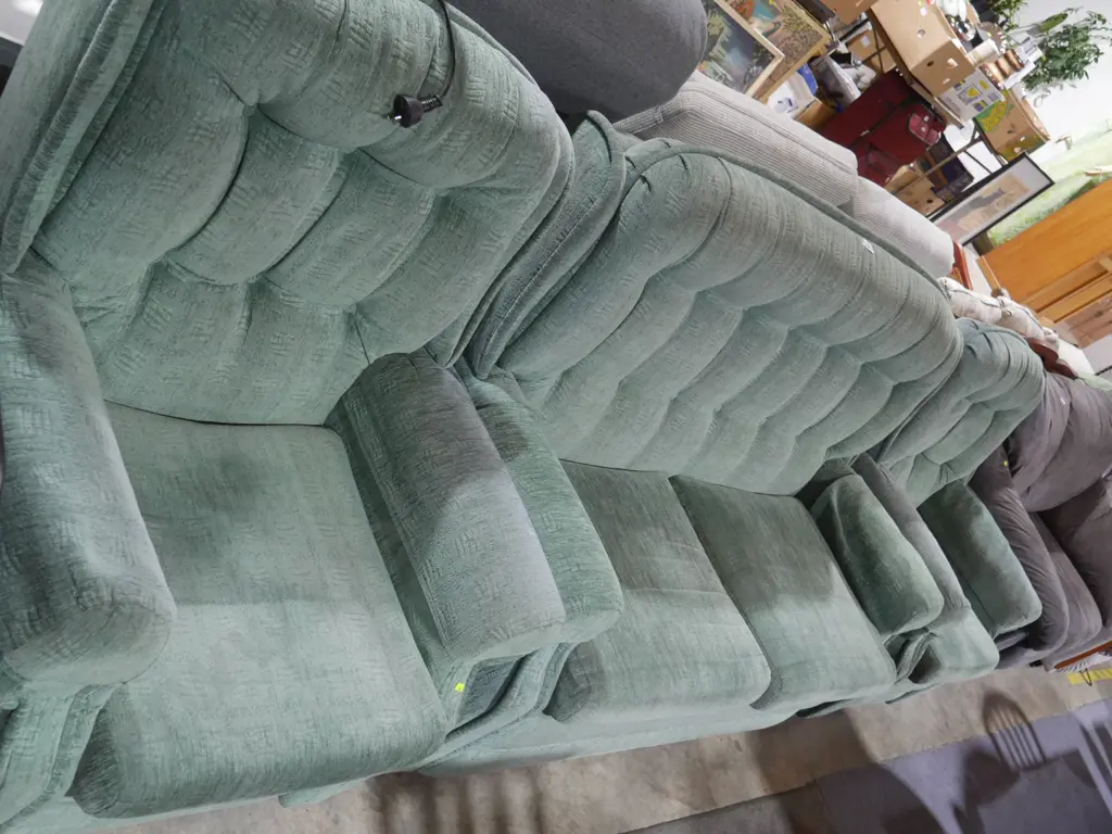 Three piece lounge suite Image 1++