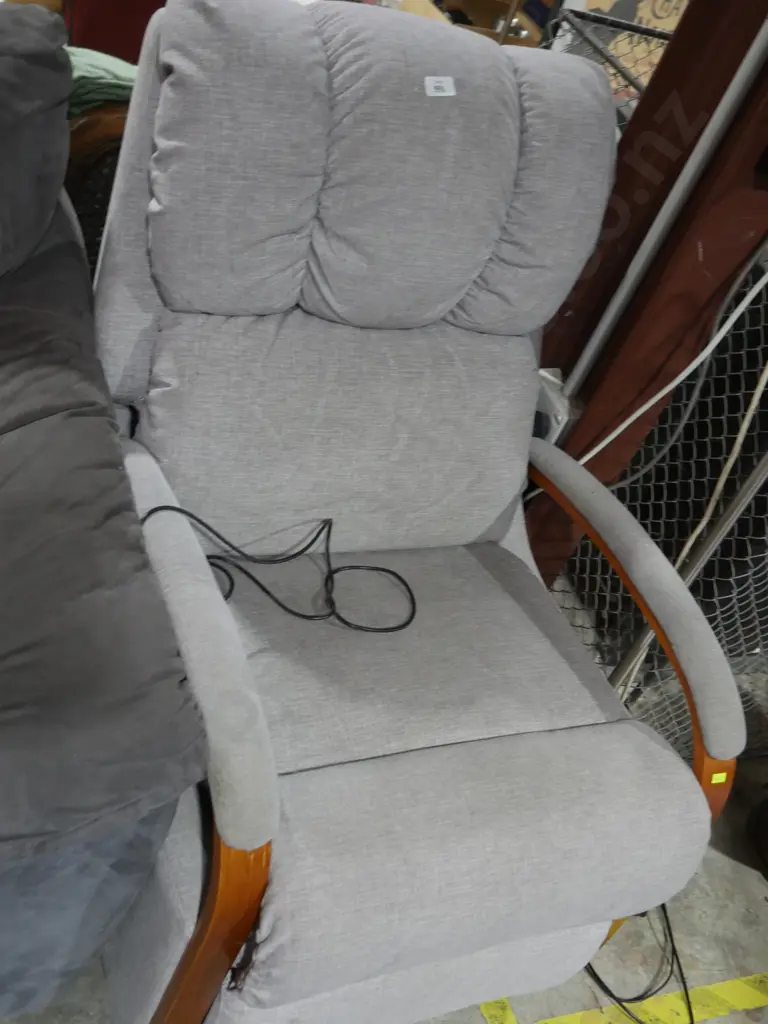 Electric armchair (plug missing) Image 1++