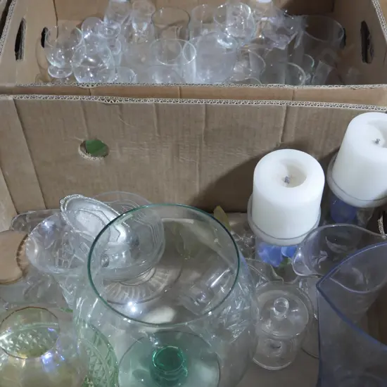 2 boxes glassware