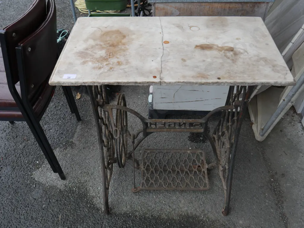 Singer sewing machine base table Image 1++
