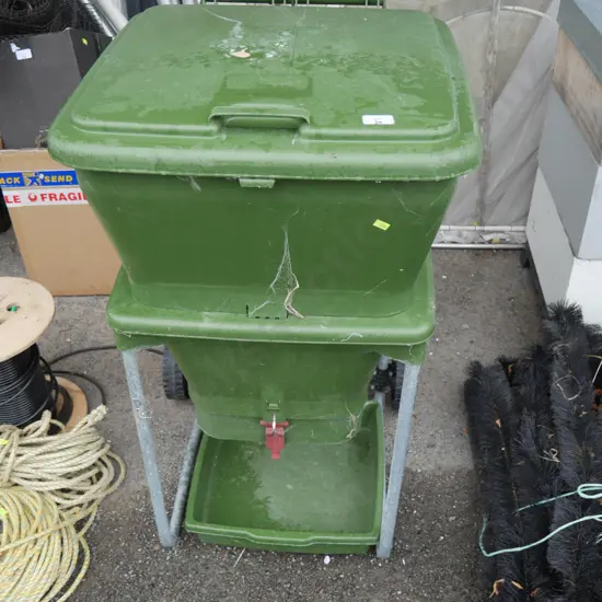 Worm farm bin