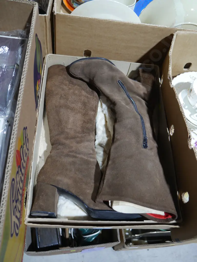 Women's boots and fluffy inners Image 1++