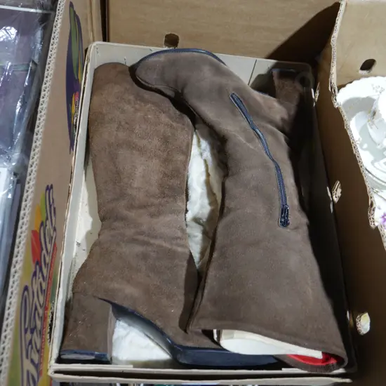 Women's boots and fluffy inners