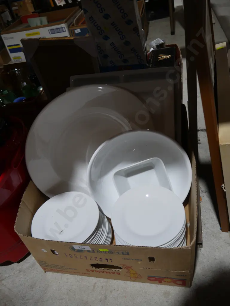 White dinnerware Image 1++