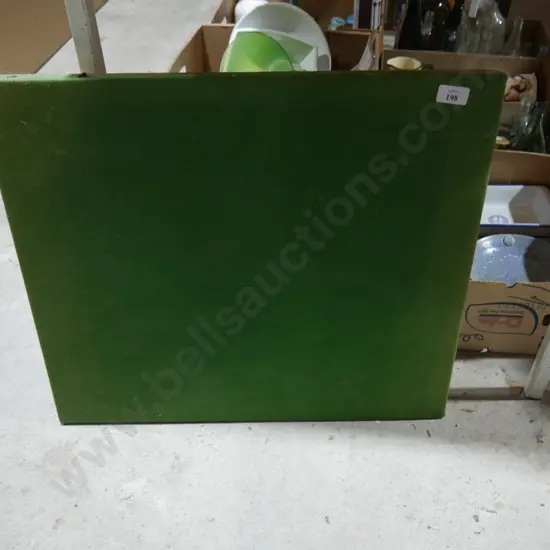 Folding table
