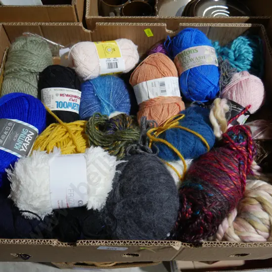 Assorted knitting wool