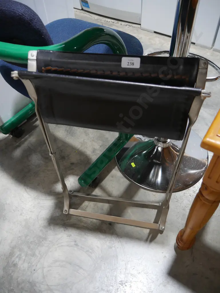 Folding stool Image 1++