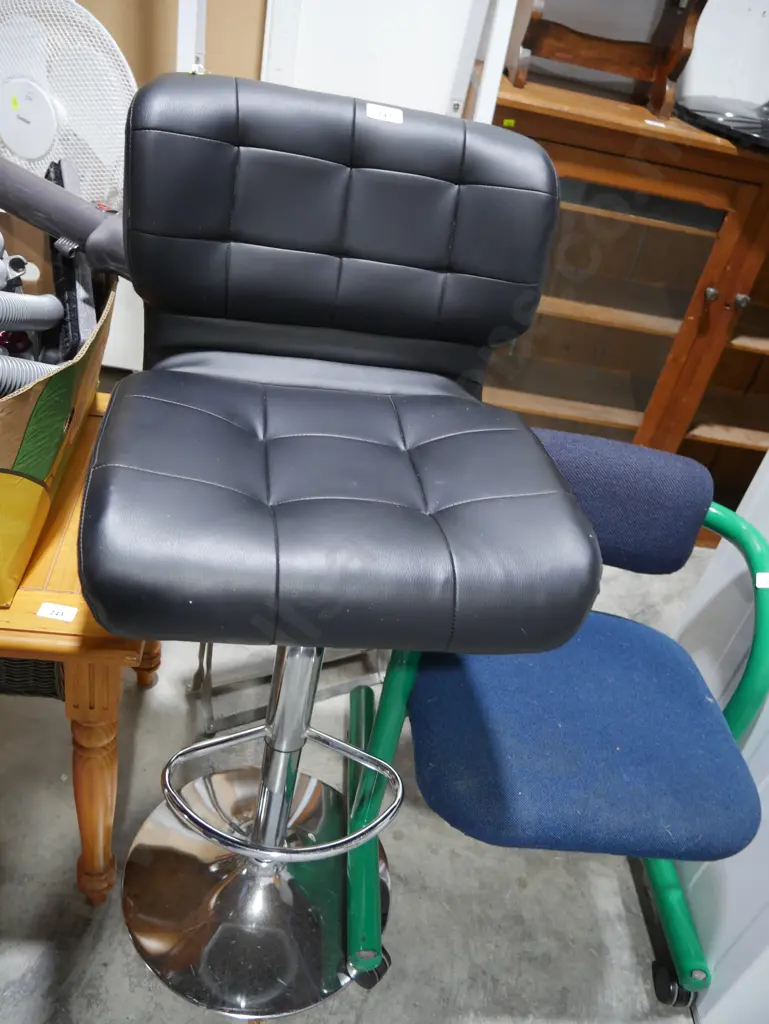 Bar stool Image 1++