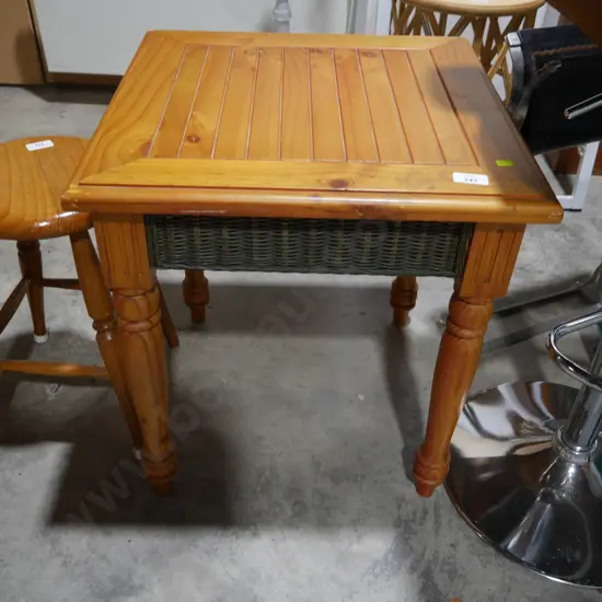 Occasional table