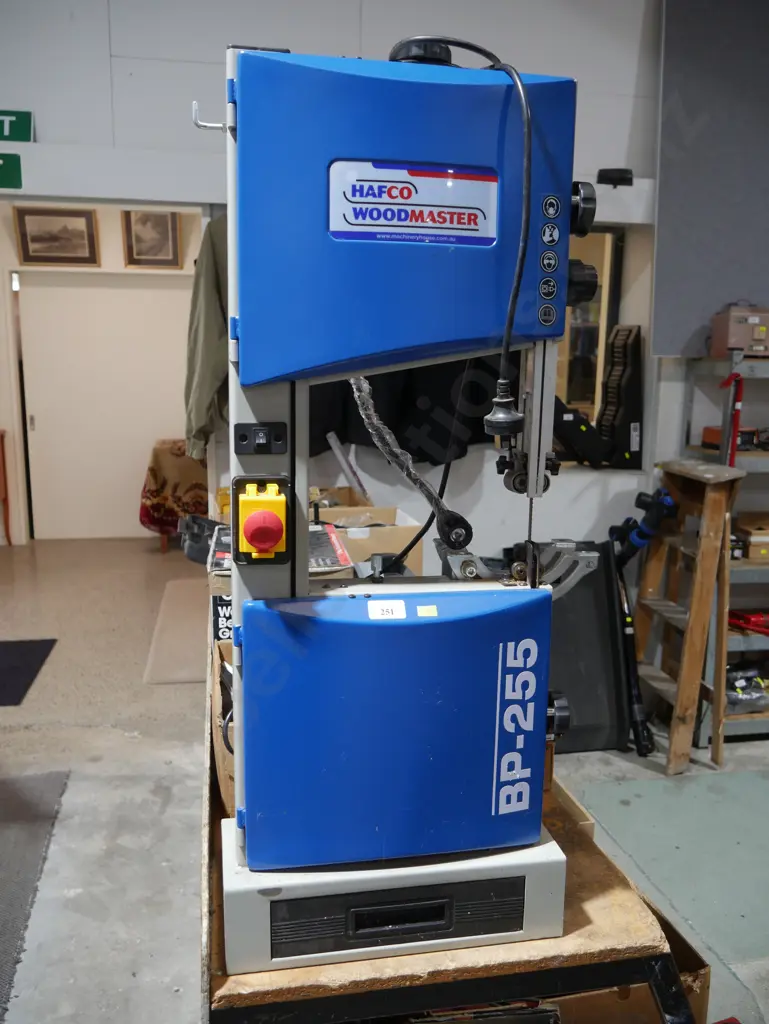 Hefco woodmaster bandsaw Image 1++