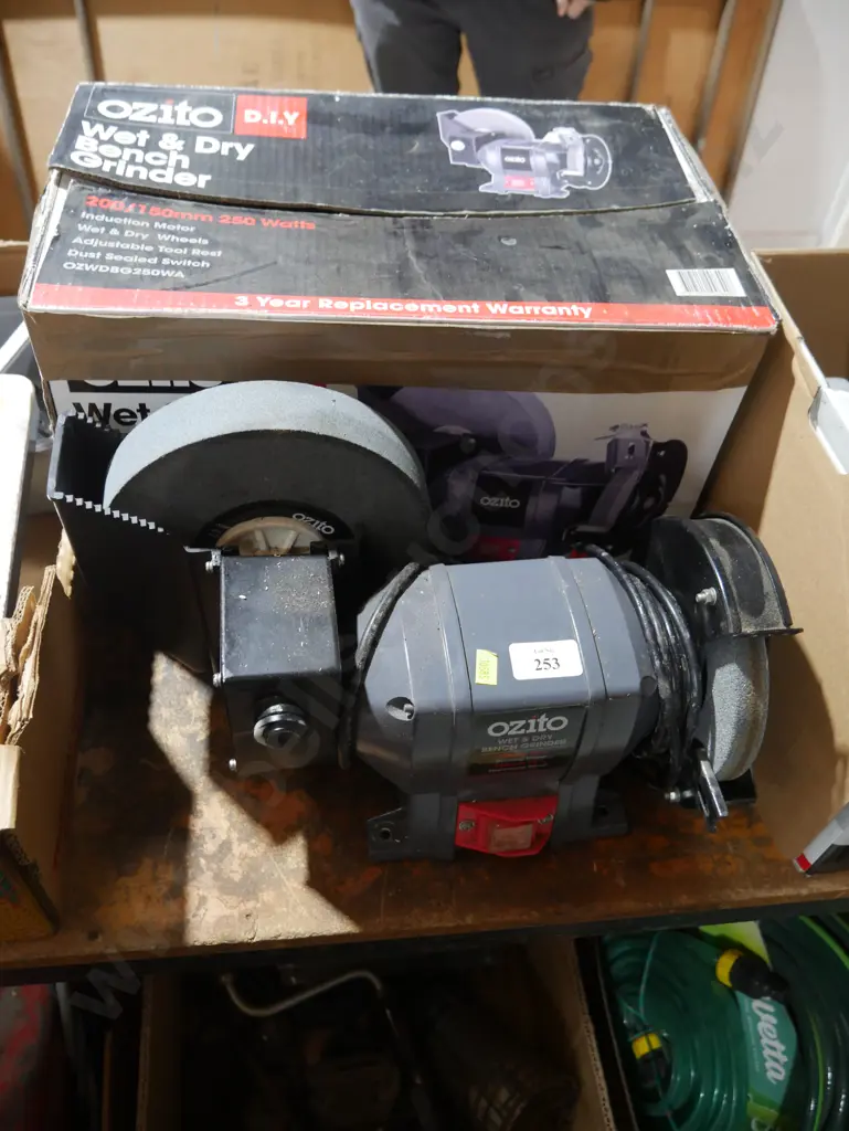 Ozito wet and dry bench grinder Image 1++