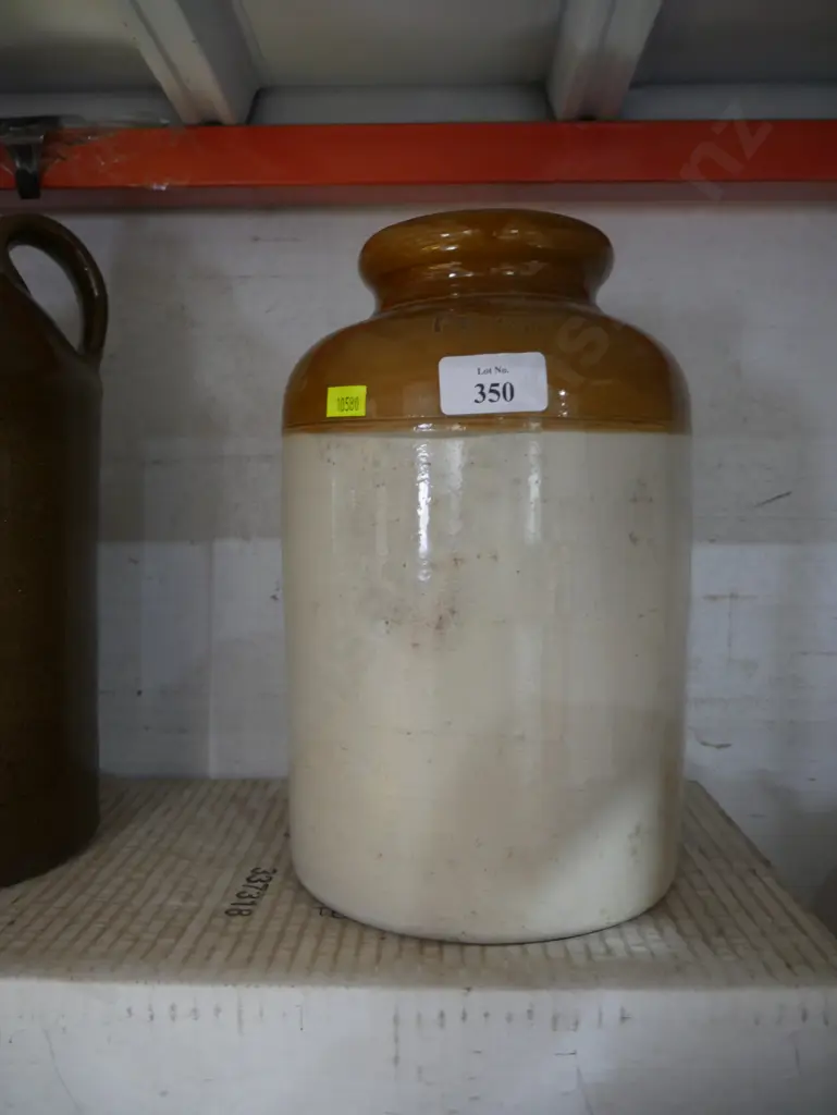 Pottery crock Image 1++