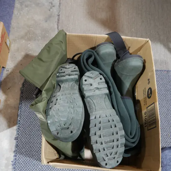 2 pair body wadders