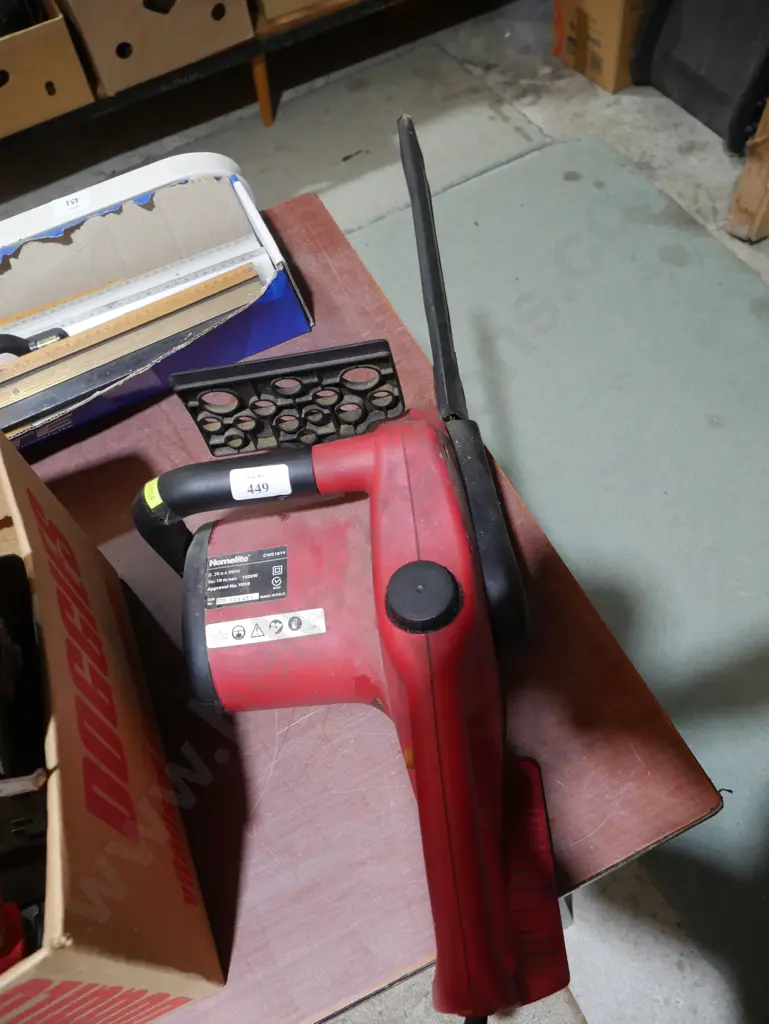 Electric chain saw Image 1++