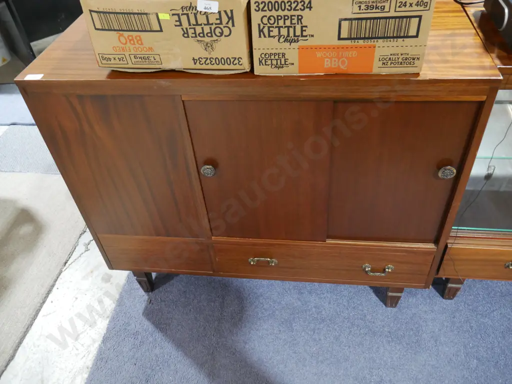 Sideboard Image 1++