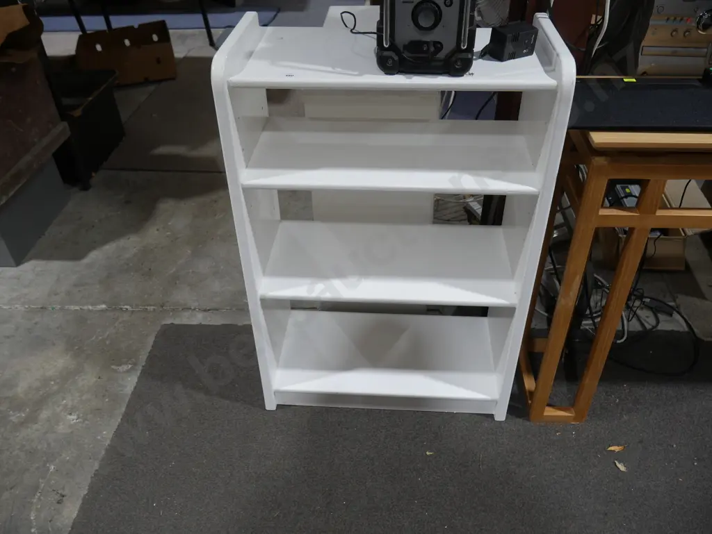 White bookcase Image 1++