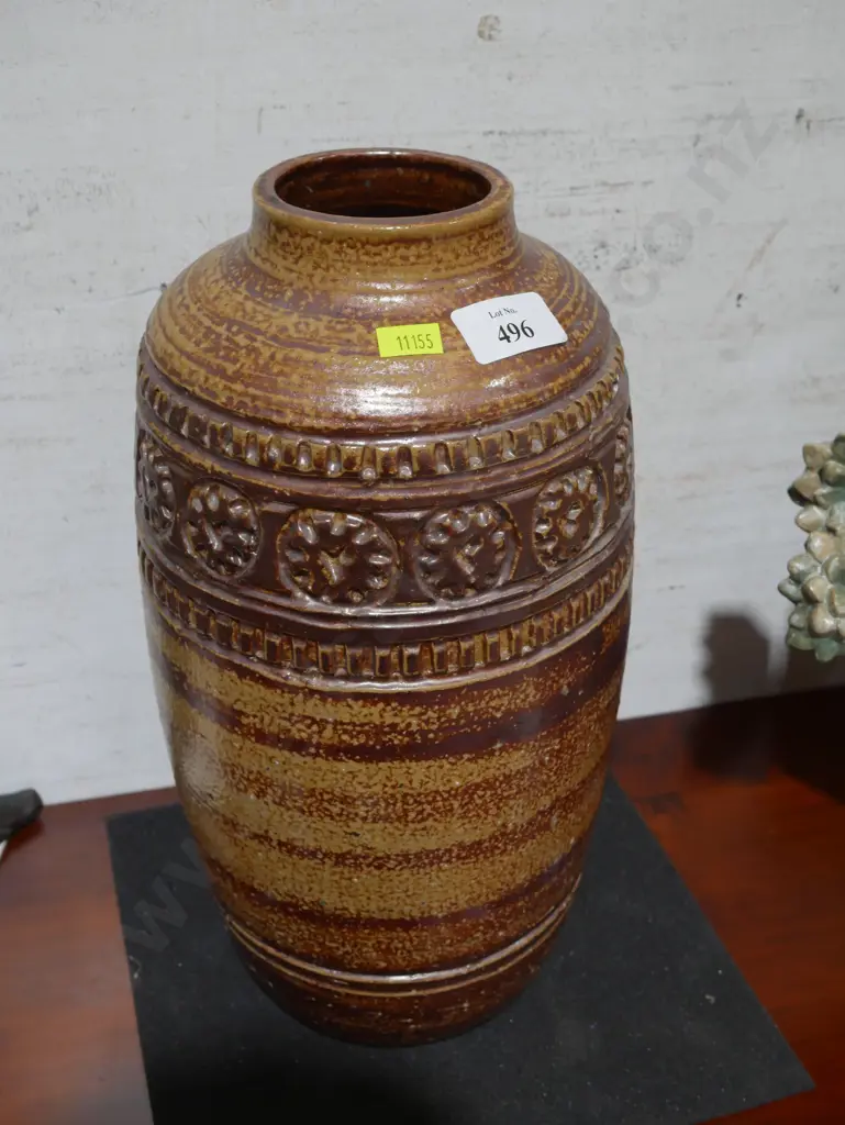 Pottery vase Image 1++