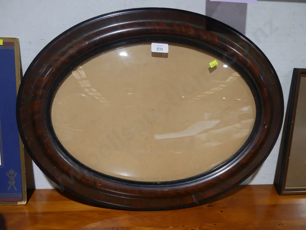 Oval frame Image 1++