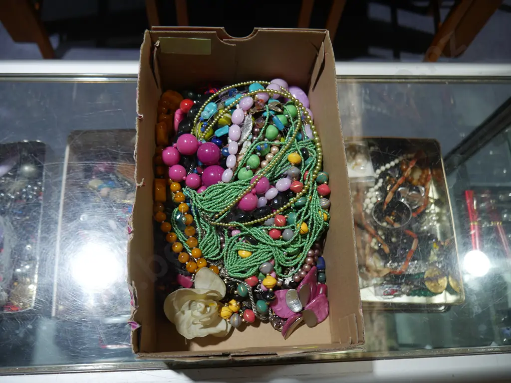 Costume jewellery Image 1++