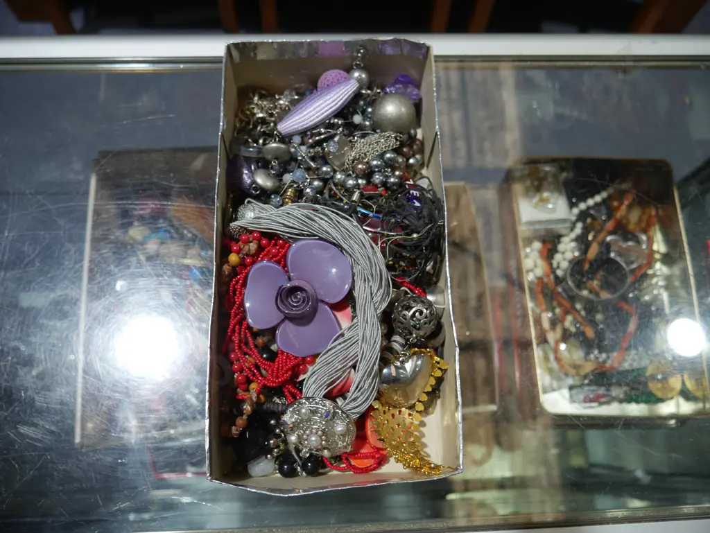 Costume jewellery Image 1++