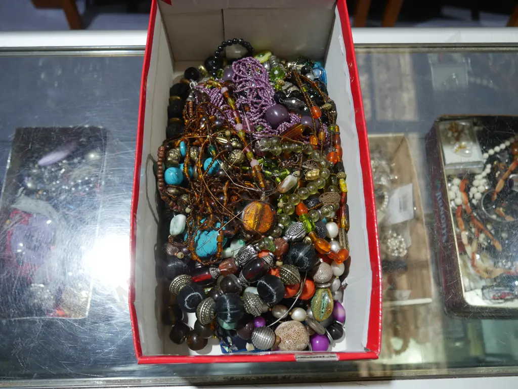 Costume jewellery Image 1++