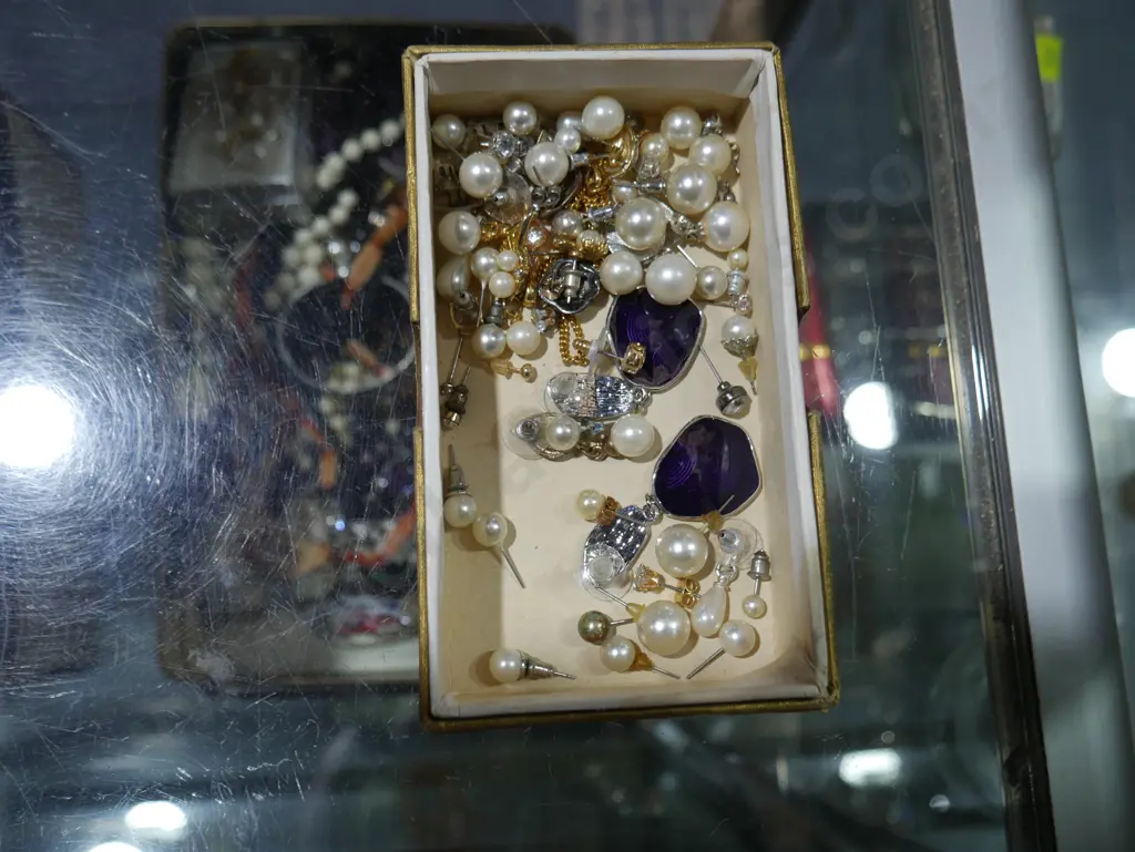 Earrings Image 1++